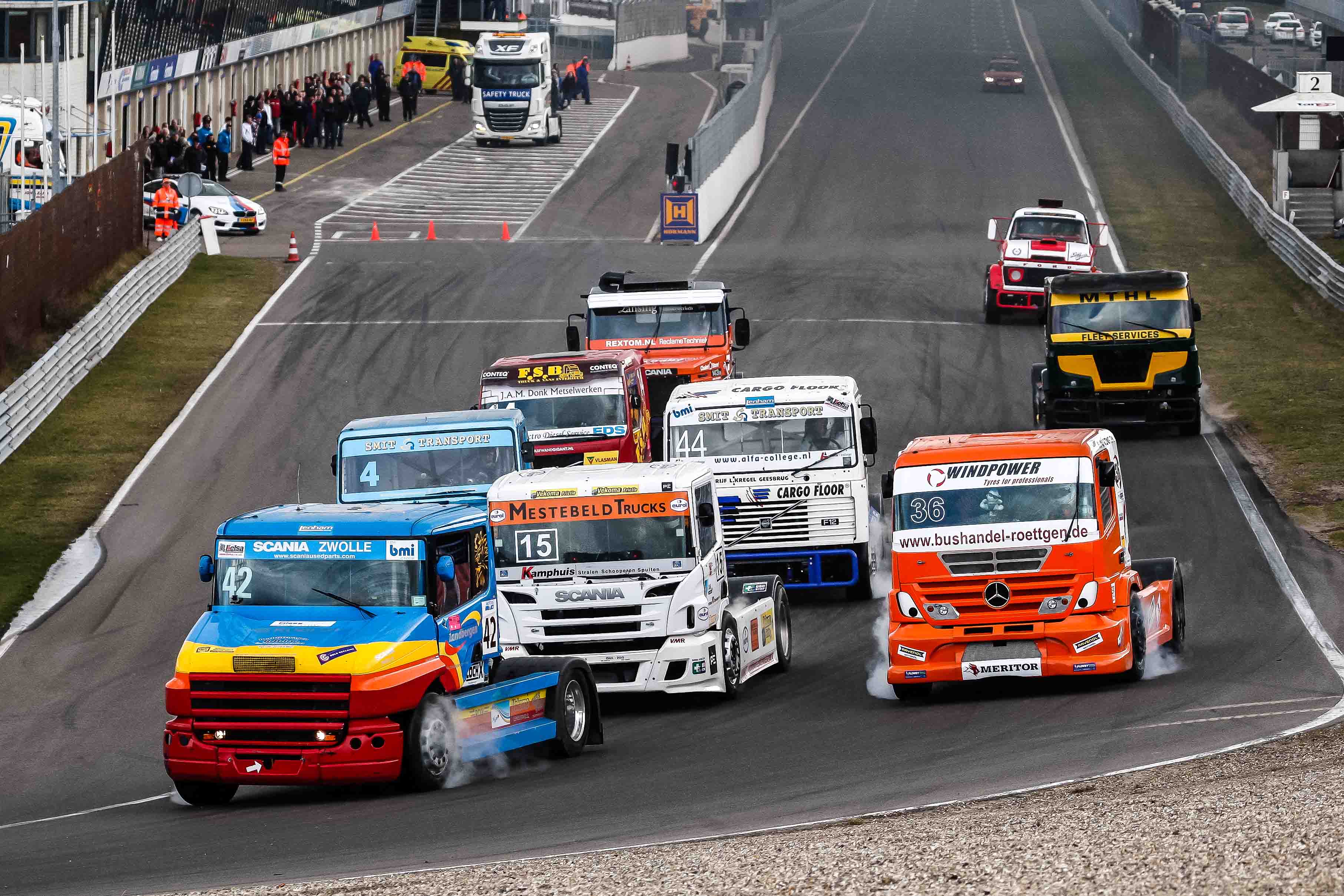 Het weekend van 7 en 8 oktober is het circuit Zandvoort gratis toegankelijk voor de finaleraces met spectaculaire raceklasses.