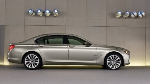De nieuwe BMW 7-serie zou in de Verenigde Staten alleen met V8 benzine aan de man gebracht worden. Toch neemt het merk nu de 730d dieselvariant in overweging. Niet geheel onlogisch, gezien het feit da
