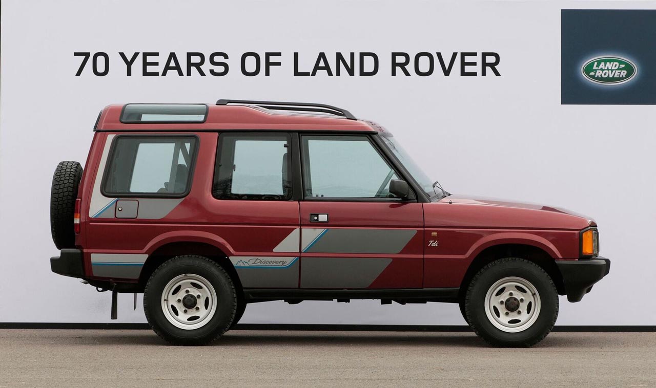 Land Rover bestaat 70 jaar en dat wordt gevierd met een uitgebreide video.