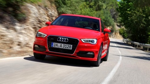 De nieuwe Audi A3 is voor 99% helemaal nieuw. Kun je dat op het eerste gezicht zien? Nee, maar zodra je instapt n er mee gaat rijden, valt dat niet te missen. Zelfs de 1.4 TFSI en 1.6 TDI bezorgen ee