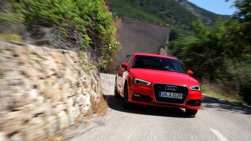 De nieuwe Audi A3 is voor 99% helemaal nieuw. Kun je dat op het eerste gezicht zien? Nee, maar zodra je instapt n er mee gaat rijden, valt dat niet te missen. Zelfs de 1.4 TFSI en 1.6 TDI bezorgen ee