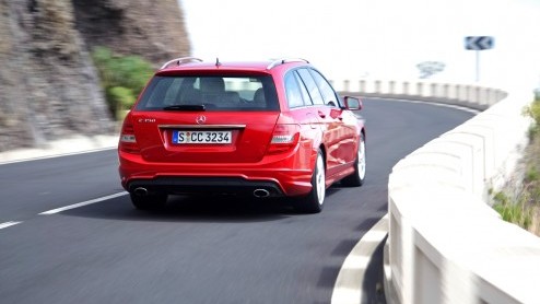 Geloof het of niet, maar de Mercedes-Benz C-Klasse is op meer dan 2000 punten vernieuwd. Na nog geen vier jaar geeft Das Haus hun zakelijke middenklasser een opfrisser die vooral de kwaliteitsbeleving