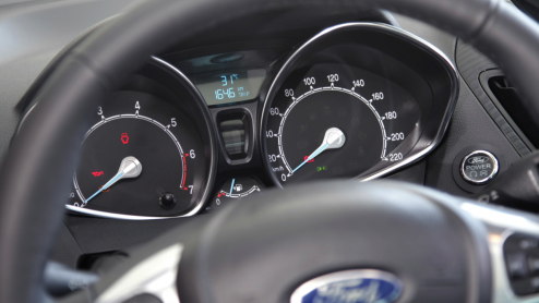 Ford weet wel hoe ze lekker rijdende en ruime MPVs moeten maken. Na de Galaxy, S-MAX en C-MAX is het nu tijd om er een kleintje bij te roepen, de B-MAX. Met onder andere een zuinige driecilinder Ec