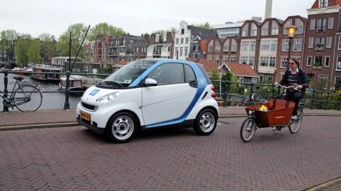 In aanloop naar de start van autodeelproject car2go in Amsterdam, is de website vanaf vandaag actief. Hier staat niet alleen alle informatie over dit mobiliteitsconcept uitgelegd, ook kunnen genteres