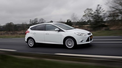 Hij komt er nu echt aan, de Ford Focus met een veelgeprezen eenliter Ecoboost motor. De 100pk driecilinder hadden we nog niet aan de tand kunnen voelen maar die is juist zeer interessant. Dankzij een