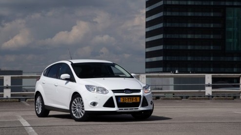 Hij komt er nu echt aan, de Ford Focus met een veelgeprezen eenliter Ecoboost motor. De 100pk driecilinder hadden we nog niet aan de tand kunnen voelen maar die is juist zeer interessant. Dankzij een