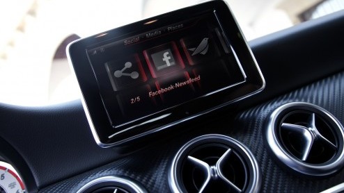 Mercedes-Benz zet in op groei. De nieuwe vijfdeurs A-Klasse geeft de aftrap om in het compacte segment nieuwe rijders aan te spreken en gooit het daarom over een hele andere boeg dan zijn voorganger.