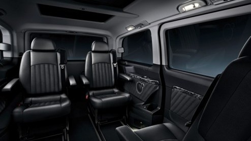 Omdat Mercedes-Benz dit jaar 125 jaar bestaat pakt het merk uit met niet alleen nieuwe, maar ook speciale versies van bestaande modellen. De Mercedes-Benz Viano Avantgarde Edition 125 hoort als luxe b