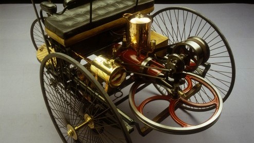 Mercedes-Benz is met de grootste stand ooit aanwezig op de Techno Classica 2011 klassiekerbeurs die van 31 maart tot 3 april wordt gehouden in het Duitse Essen. Een stand van 4700 vierkante meter toon