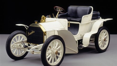Mercedes-Benz is met de grootste stand ooit aanwezig op de Techno Classica 2011 klassiekerbeurs die van 31 maart tot 3 april wordt gehouden in het Duitse Essen. Een stand van 4700 vierkante meter toon