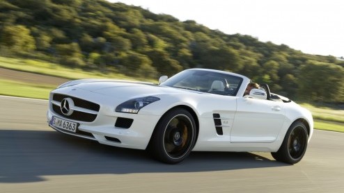 Na de zomer arriveert de Mercedes-Benz SLS Roadster in ons land. De dakloze supersportauto van Das Haus is in oktober leverbaar en om alvast te kunnen sparen is de vanafprijs alvast bekend gemaakt: 26