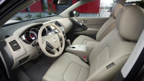 Nissan heeft de Murano klaargestoomd voor modeljaar 2012. De luxe-SUV krijgt een hoogwaardiger interieur, nieuwe 18 inch wielen, gewijzigde achterlichten en een verbeterd instrumentarium.