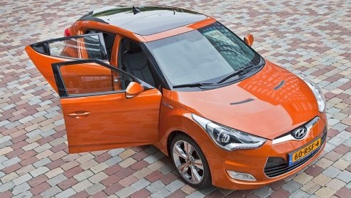 Hyundai introduceert het ene nieuwe model na de ander en wisselt volumemodellen zoals de ix35 en i40 af met sportieve smaakmakers zoals de Genesis Coup. Aan die laatste categorie kan nu ook de Velost