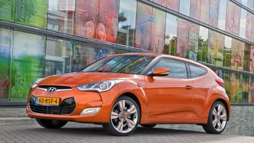 Hyundai introduceert het ene nieuwe model na de ander en wisselt volumemodellen zoals de ix35 en i40 af met sportieve smaakmakers zoals de Genesis Coup. Aan die laatste categorie kan nu ook de Velost