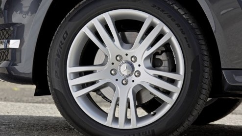 Wat is dat toch met de Mercedes-Benz GLK? Bouw je een stoere, compacte Gelnde in de geest van de legendarische G-Klasse, wil bijna niemand 'm (in Nederland) hebben! Onlangs is de compacte SUV verni