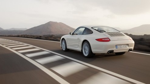 We zaten er al op te wachten. De vernieuwde Porsche 911 is in aantocht. Op 5 juli presenteert het merk hun nieuwe trots, met nieuwe zescilinder boxermotor met directe inspuiting. Tegelijkertijd doet d