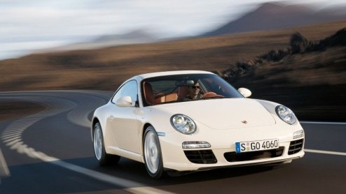 Porsche rijden onzuinig? Dat hoeft helemaal niet natuurlijk. En om dat te verhelderen reed ex-coureur en tv-presentator Klaus Niedzwiedz een 648 kilometer lange rit over de openbare weg in een 911 Car