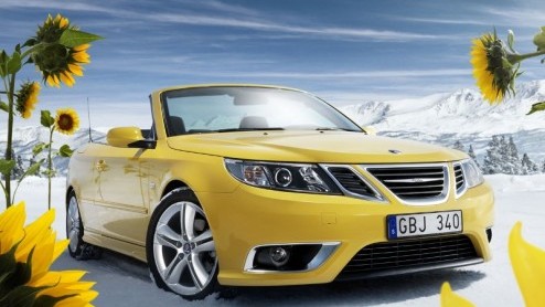 Volgens Saab is het nu tijd om de Saab 9-3 Cabrio Spring Edition te introduceren. Een opvallende timing van het model, dat alleen in een niet te missen kleur leverbaar is; zachtgeel! Wie er nu nog nie