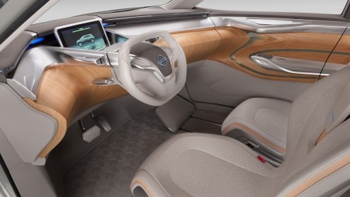Nissan neemt de TeRRA SUV Concept mee naar Parijs; een SUV met drie elektromotoren en een brandstofcel, unieke stoelopstelling en een draagbaar(!), digitaal instrumentenpaneel.