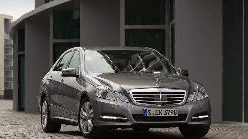 Mercedes-Benz blijft haar modelgamma continu te perfectioneren. Na de facelift van de C-Klasse dient er nu (al) nieuwe motortechniek voor de E-Klasse aan. De Duitsers hebben verse V6- en V8 motoren en