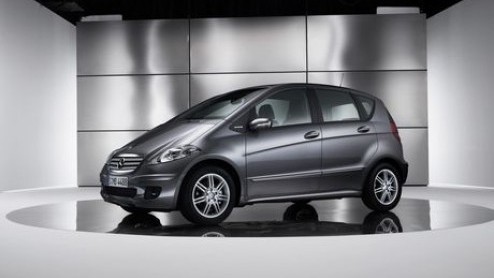 Nadat de Mercedes-Benz R-klasse tijdelijk als First Edition is gedoopt, komt het merk nu met de A-klasse Edition 10. De A-klasse werd eind 1997 geintroduceerd, dus tien jaar later en 1,6 miljoen A-t