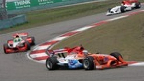 China was dit weekend the place to be voor de snelle talenten in de A1 grand prix. Op het circuit van Sjanghai moest team Nederland de goede prestaties die het in Mexico liet zien, voortzetten om nog