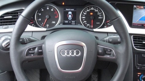 Eind vorig jaar deed de nieuwe Audi A4 zijn intrede. Met een nieuw design dat hier en daar de genen heeft van coupbroer A5, heeft de nieuweling al een fraaie stap vooruit te pakken. Toch is dat slech