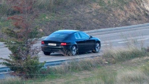 De pijplijn van nieuwe modellen is bij Audi nog niet leeg. Naast de A1, A4 Allroad, en A5 Cabrio springt het merk uit Ingolstadt ook in op de vraag naar een forse vierdeurscoup, die dan als Audi A7 d