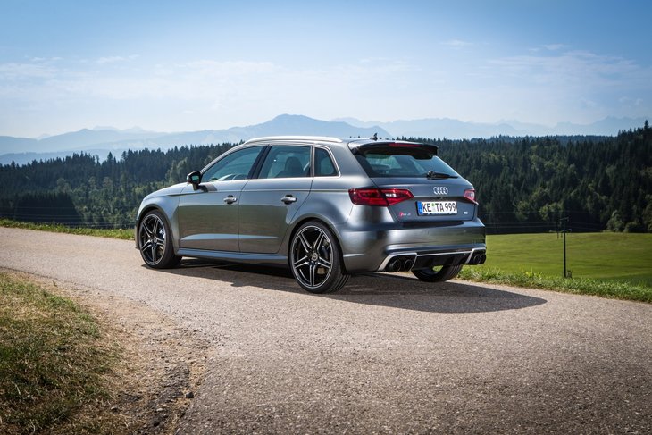 Even was het de heetste hatchback, Audi?s RS3 met 367 pk, voordat hij afgetroefd werd door de Mercedes-AMG A 45 met 381 pk. ABT brengt hem weer naar de top: 430 pk en 530 Nm.