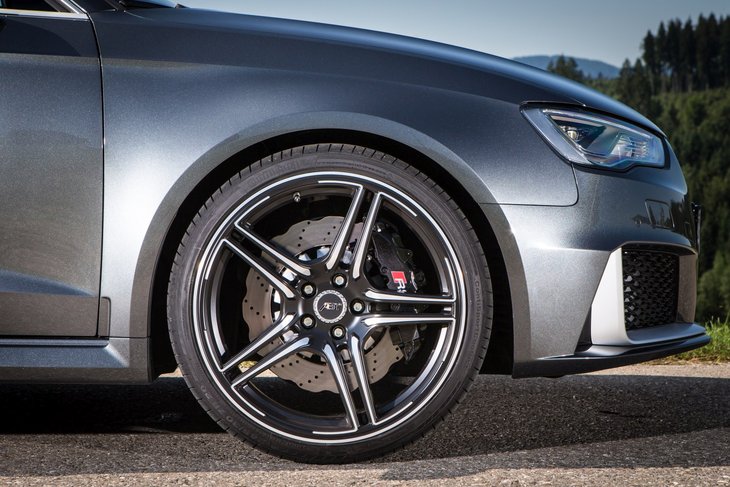 Even was het de heetste hatchback, Audi?s RS3 met 367 pk, voordat hij afgetroefd werd door de Mercedes-AMG A 45 met 381 pk. ABT brengt hem weer naar de top: 430 pk en 530 Nm.