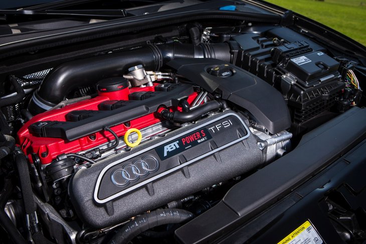Even was het de heetste hatchback, Audi?s RS3 met 367 pk, voordat hij afgetroefd werd door de Mercedes-AMG A 45 met 381 pk. ABT brengt hem weer naar de top: 430 pk en 530 Nm.