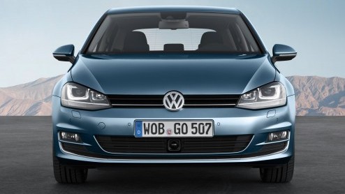 ADAC Gelber Engel sjoemelde met stemmen. Door bedrog won de Volkswagen Golf onterecht de eerste prijs.