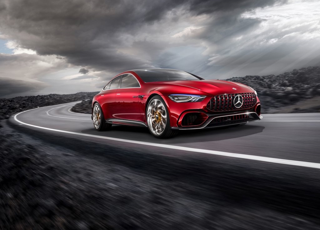 De Mercedes-AMG krijgt er een broertje bij. AMG heeft de GT Concept onthuld, een sedanversie met hybrideaandrijving en een gecombineerd vermogen van 816 pk.
