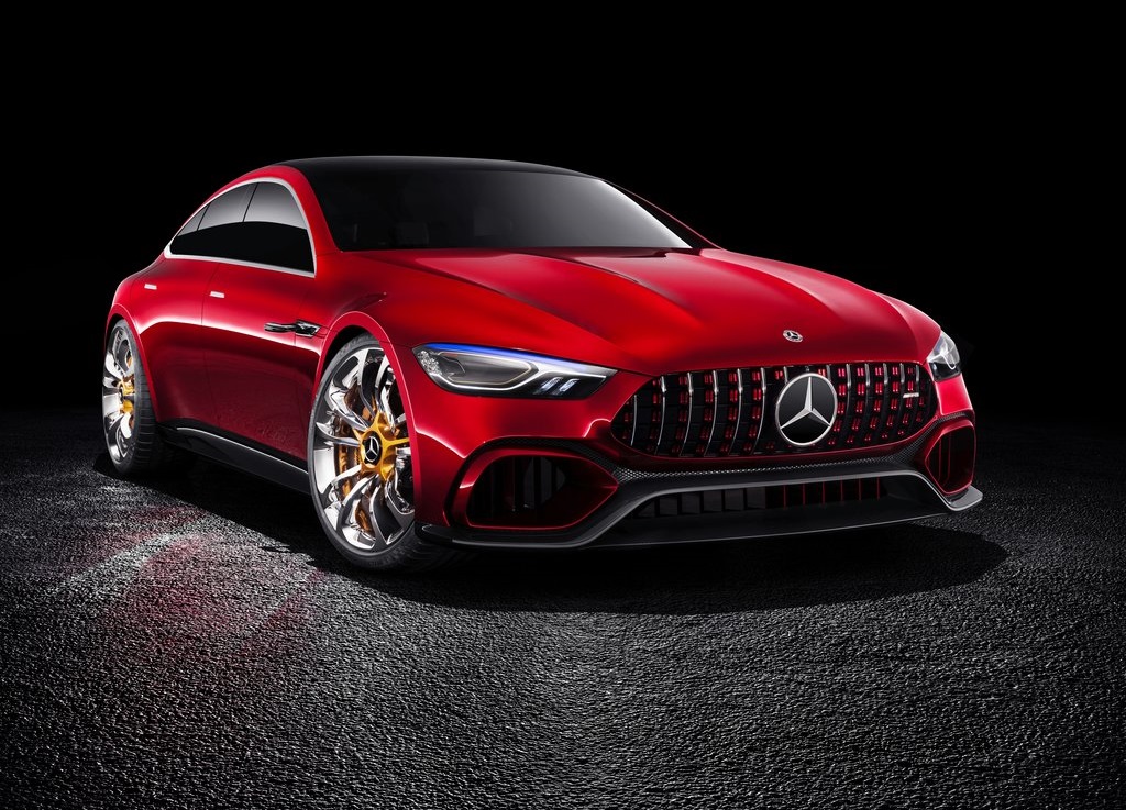 De Mercedes-AMG krijgt er een broertje bij. AMG heeft de GT Concept onthuld, een sedanversie met hybrideaandrijving en een gecombineerd vermogen van 816 pk.
