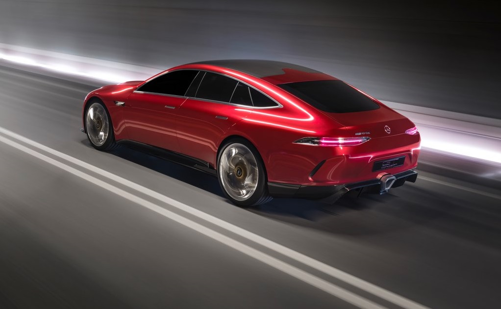 De Mercedes-AMG krijgt er een broertje bij. AMG heeft de GT Concept onthuld, een sedanversie met hybrideaandrijving en een gecombineerd vermogen van 816 pk.