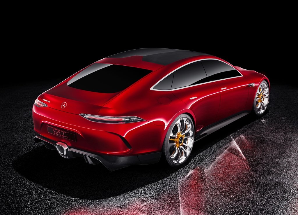 De Mercedes-AMG krijgt er een broertje bij. AMG heeft de GT Concept onthuld, een sedanversie met hybrideaandrijving en een gecombineerd vermogen van 816 pk.