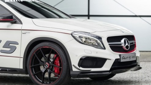 De ingenieurs van Mercedes-AMG hebben zich uitgeleefd op de Mercedes-Benz GLA. Het resultaat het studiemodel Concept GLA 45 AMG, die op de Los Angeles Auto Show zijn debuut maakt.