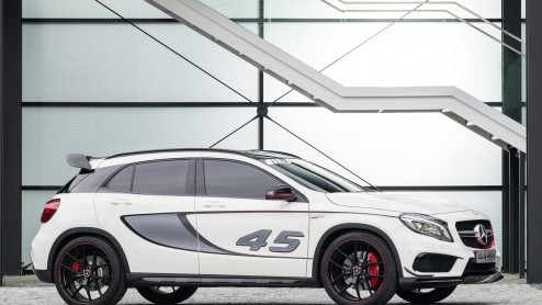 De ingenieurs van Mercedes-AMG hebben zich uitgeleefd op de Mercedes-Benz GLA. Het resultaat het studiemodel Concept GLA 45 AMG, die op de Los Angeles Auto Show zijn debuut maakt.