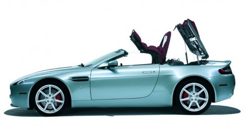Sommige merken beheersen het als geen ander, mooie autos creren. Het Engelse Aston Martin is een merk die dit tot in de vingertoppen beheerst. Het is bijna kunst op wielen wat ze maken.
