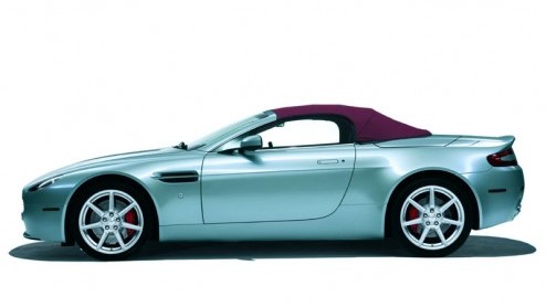 Sommige merken beheersen het als geen ander, mooie autos creren. Het Engelse Aston Martin is een merk die dit tot in de vingertoppen beheerst. Het is bijna kunst op wielen wat ze maken.