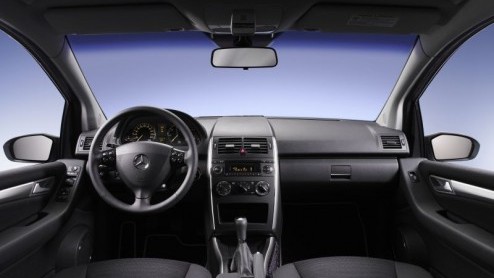 Mercedes vindt het na 1,35 miljoen verkochte A-klasses tijd voor een actie model die de wensen van de kopers tegemoet komt. In de A-klasse Polar Star zijn een aantal, volgens Mercedes, aantrekkelijke 