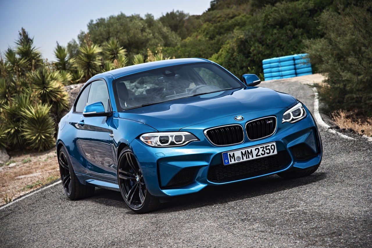 BMW M2 Coup is het nieuwe topmodel in de 2 Serie Coup reeks. De M235i blijft leverbaar en die heeft optioneel xDrive vierwielaandrijving.