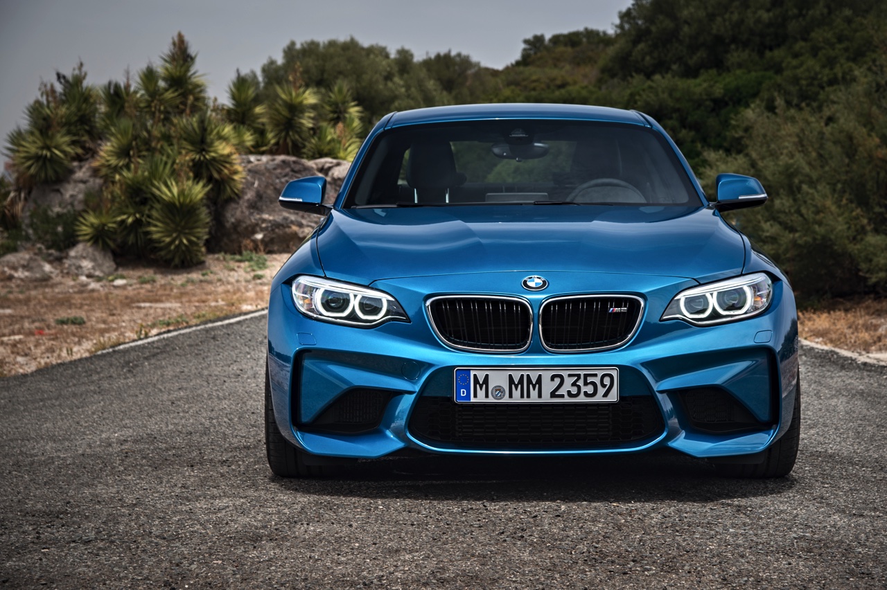 BMW M2 Coup is het nieuwe topmodel in de 2 Serie Coup reeks. De M235i blijft leverbaar en die heeft optioneel xDrive vierwielaandrijving.