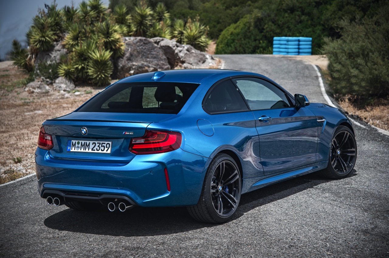 BMW M2 Coup is het nieuwe topmodel in de 2 Serie Coup reeks. De M235i blijft leverbaar en die heeft optioneel xDrive vierwielaandrijving.