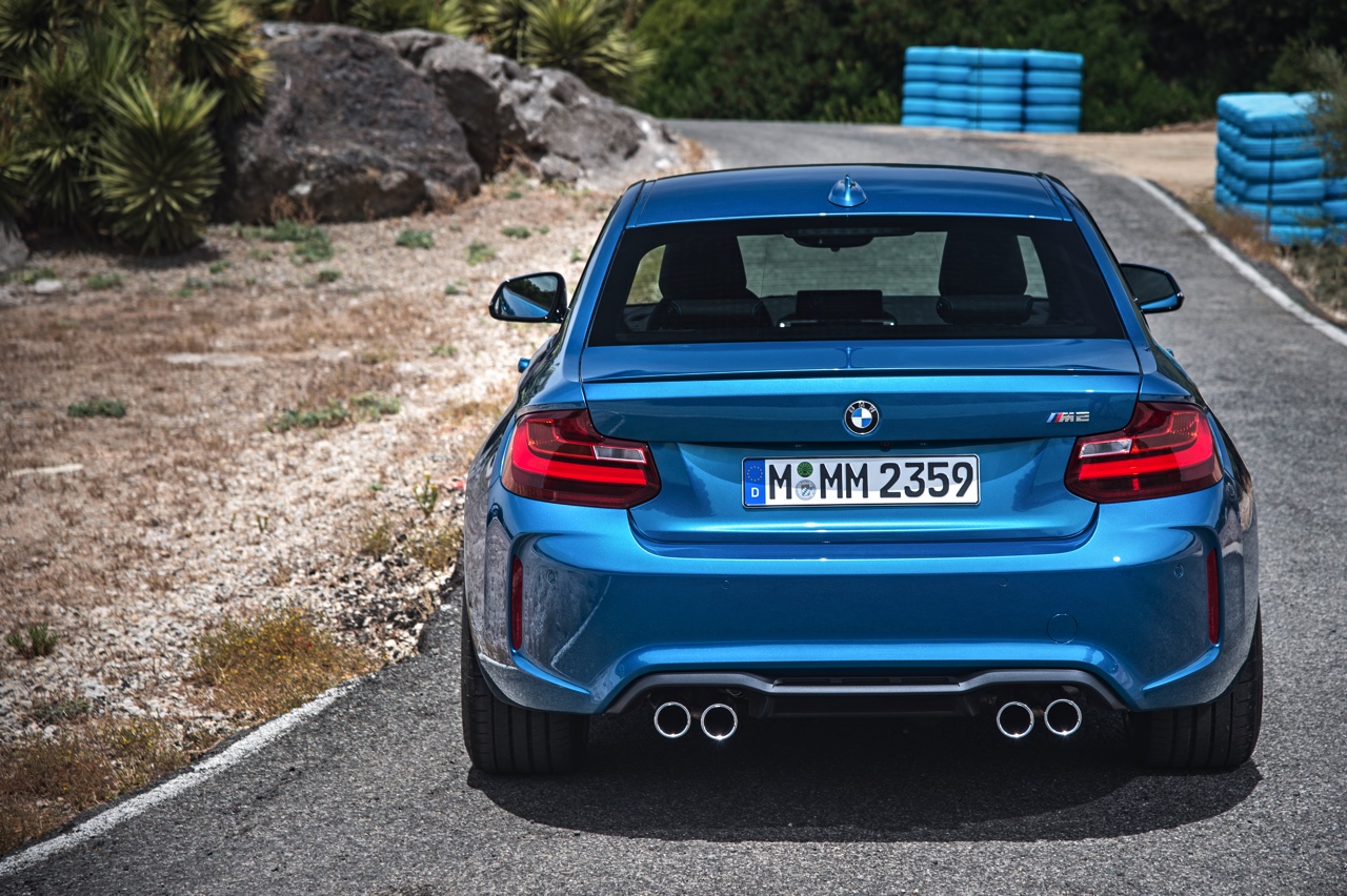 BMW M2 Coup is het nieuwe topmodel in de 2 Serie Coup reeks. De M235i blijft leverbaar en die heeft optioneel xDrive vierwielaandrijving.