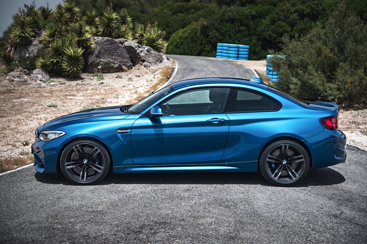 BMW M2 Coup is het nieuwe topmodel in de 2 Serie Coup reeks. De M235i blijft leverbaar en die heeft optioneel xDrive vierwielaandrijving.