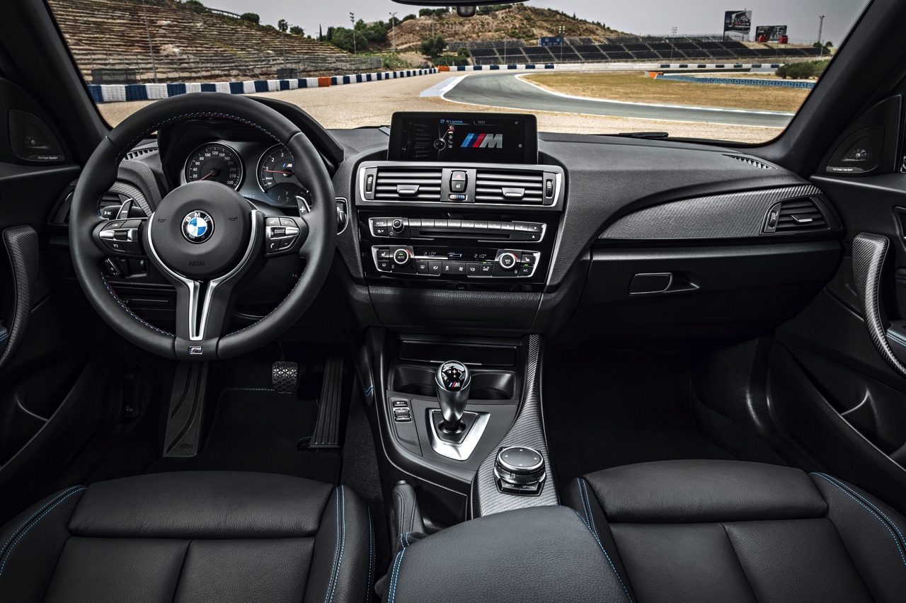 BMW M2 Coup is het nieuwe topmodel in de 2 Serie Coup reeks. De M235i blijft leverbaar en die heeft optioneel xDrive vierwielaandrijving.