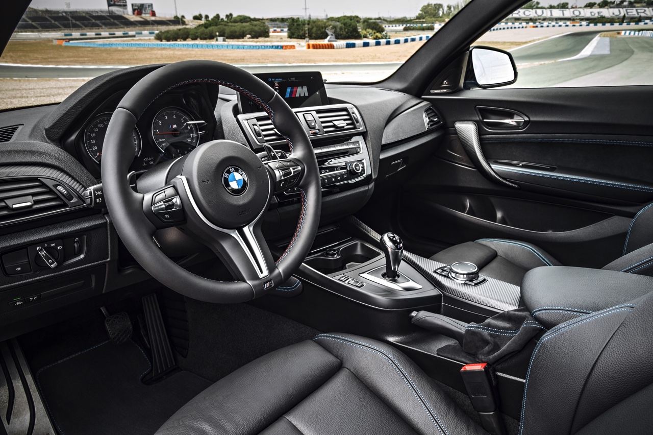 BMW M2 Coup is het nieuwe topmodel in de 2 Serie Coup reeks. De M235i blijft leverbaar en die heeft optioneel xDrive vierwielaandrijving.