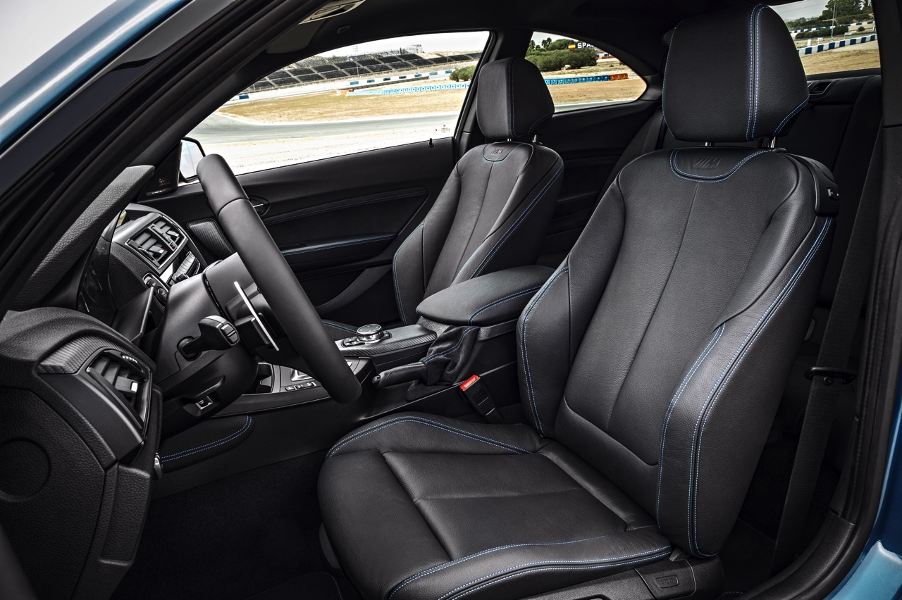 BMW M2 Coup is het nieuwe topmodel in de 2 Serie Coup reeks. De M235i blijft leverbaar en die heeft optioneel xDrive vierwielaandrijving.