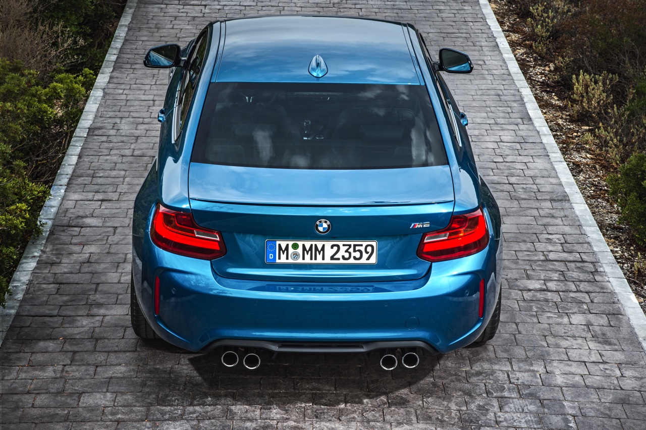 BMW M2 Coup is het nieuwe topmodel in de 2 Serie Coup reeks. De M235i blijft leverbaar en die heeft optioneel xDrive vierwielaandrijving.